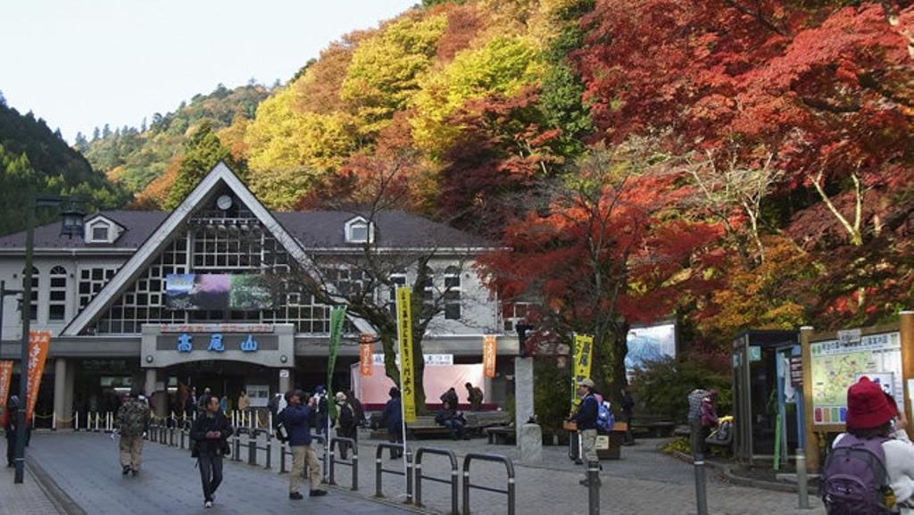 Inicio de la excursión al monte Takao.