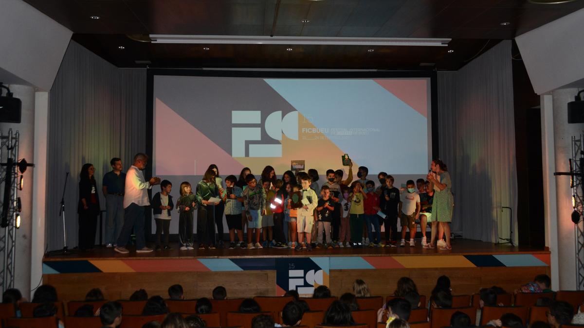 La entrega de premios en la Gala das Escolas del FICBueu del año pasado, en el Centro Social do Mar.