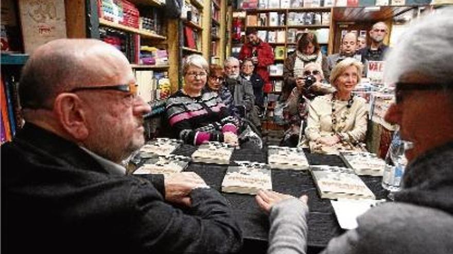 Jaume Fàbrega conversa amb Maria Mercè Roca sobre la cuina a l&#039;època del Modernisme.