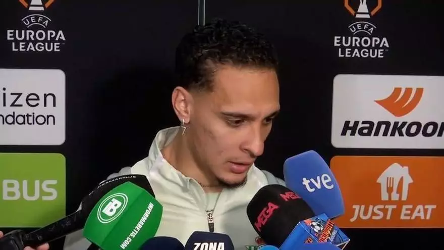 Antony: “Juego con dolor, pero cuando me pongo la camiseta del Betis me sacrifico”