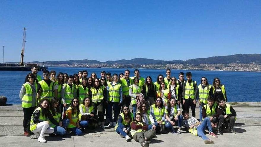 Estudiantes del IES León Felipe en el puerto de Vigo.