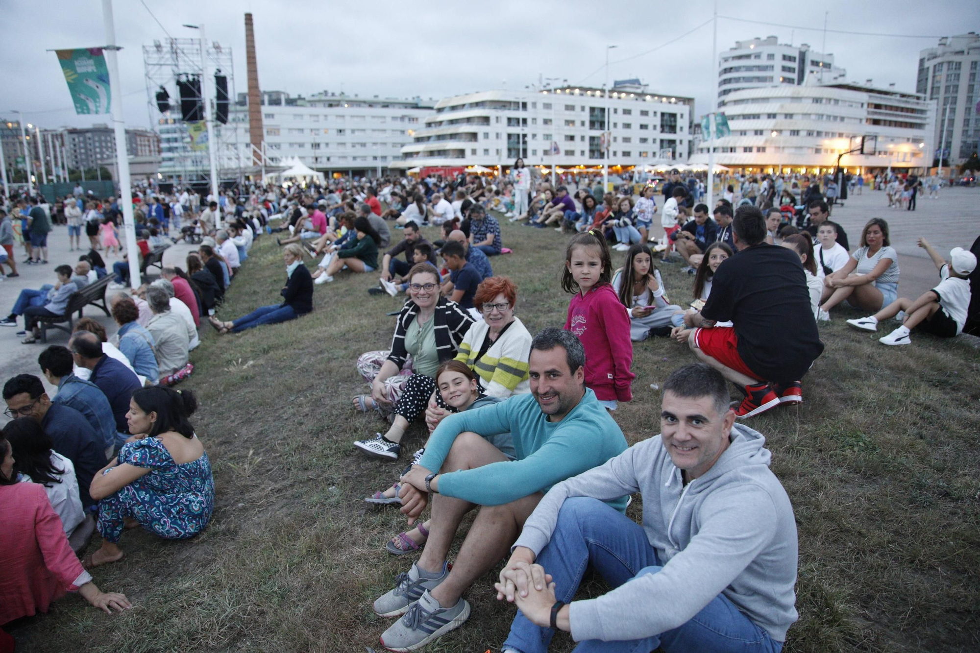 Así ha sido la primera cita de la noche de los drones en Gijón