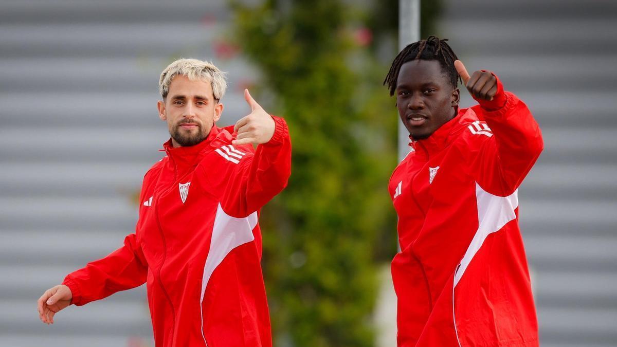 Adnan Januzaj y Batista Mendy en el entrenamiento del Sevilla del viernes