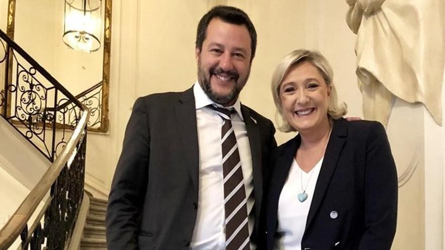 Le Pen y Salvini escenifican la unión ultraderechista que quiere conquistar el Parlamento Europeo