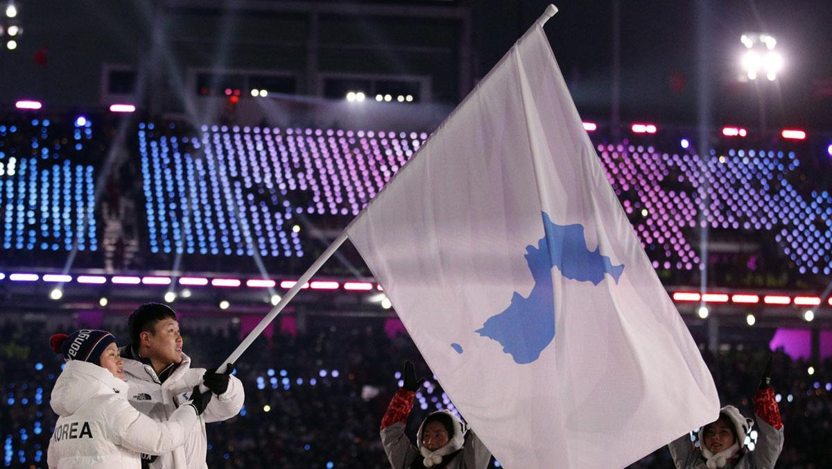 Les dues Corees desfilen sota una mateixa bandera en la inauguració dels Jocs Olímpics d’Hivern.