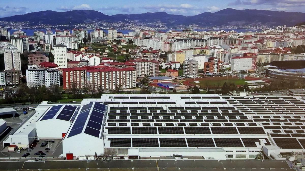 Vista general de la cubierta de Stellantis Vigo que cuenta con la mayor planta solar de autoconsumo de España.