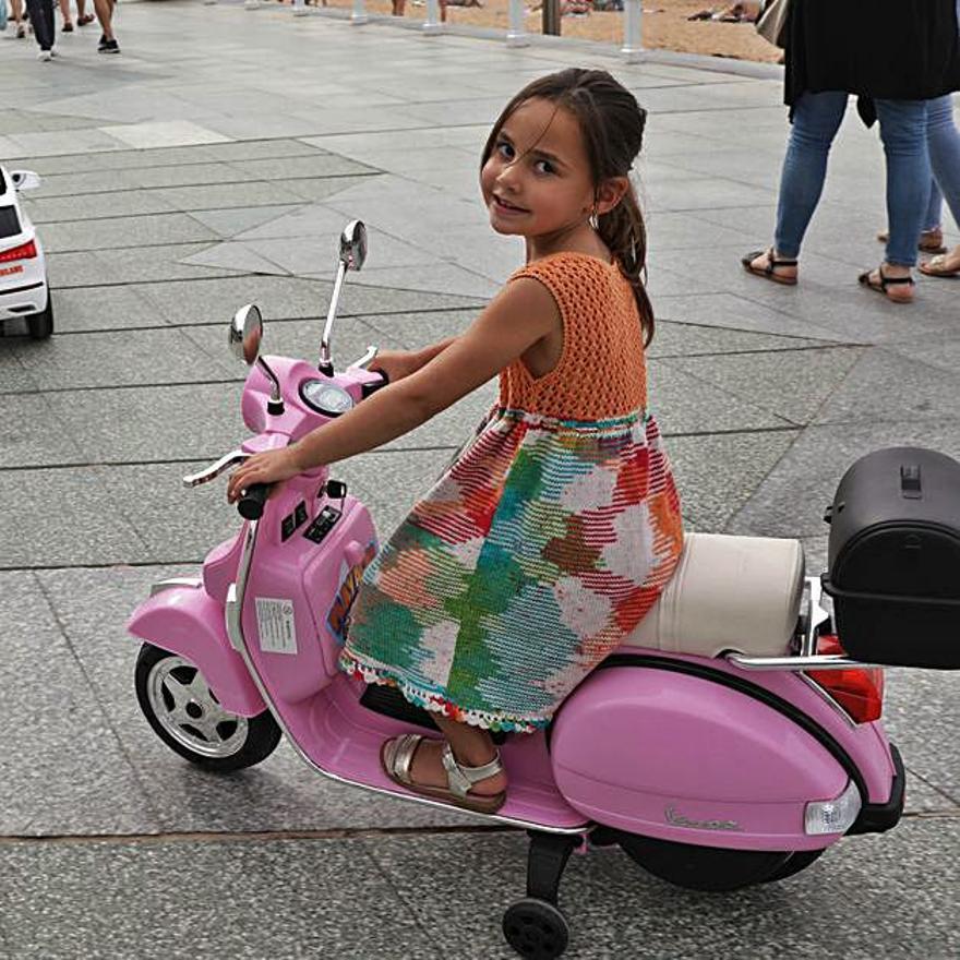 Leyre Ramos, en su moto.  Juan Plaza