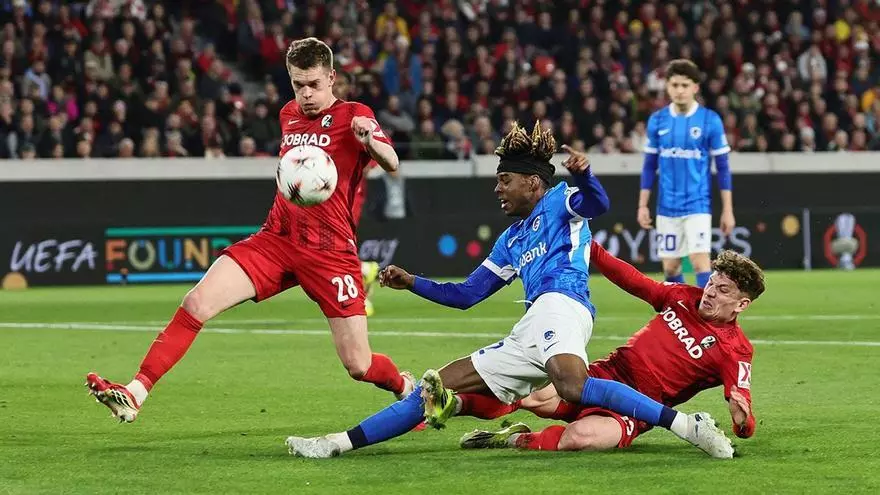Resumen, goles y highlights del SC Freiburg 5 - 1 KRC Genk de la vuelta de octavos de final de Europa League