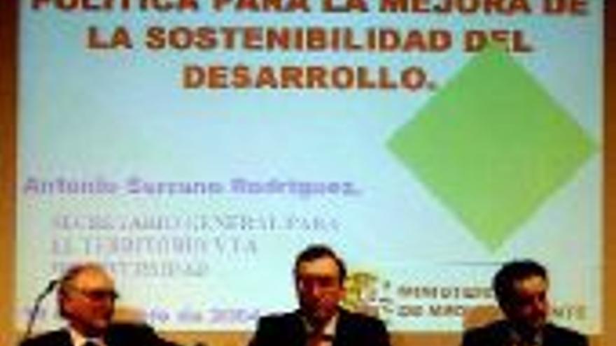 Serrano promete dinero para los embalses pactados en Aragón