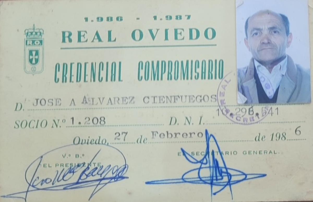 Su credencial de socio compromisario en la temporada 1986/87.
