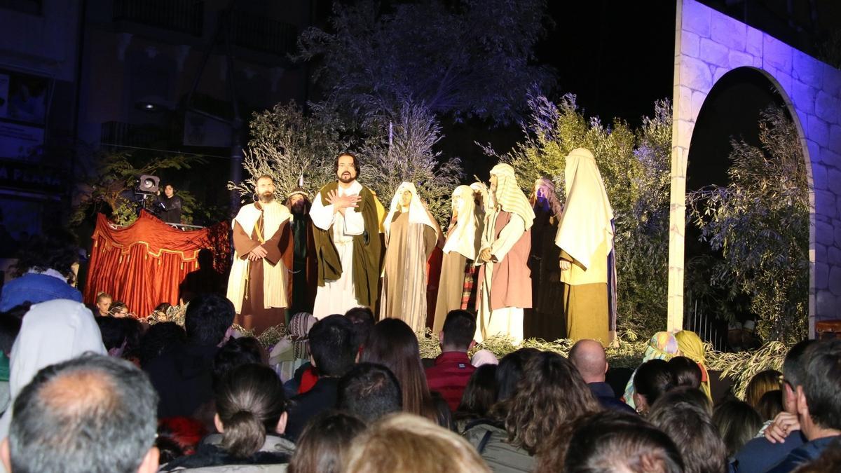 Más de 200 actores participan en esta recreación al aire libre que cada año reúne a más de 10.00o espectadores en la localidad.