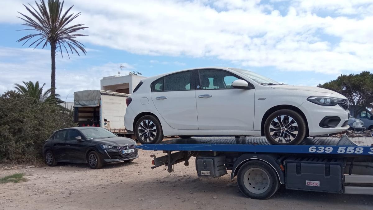 Los vehículos retirados hoy en el port de la Savina