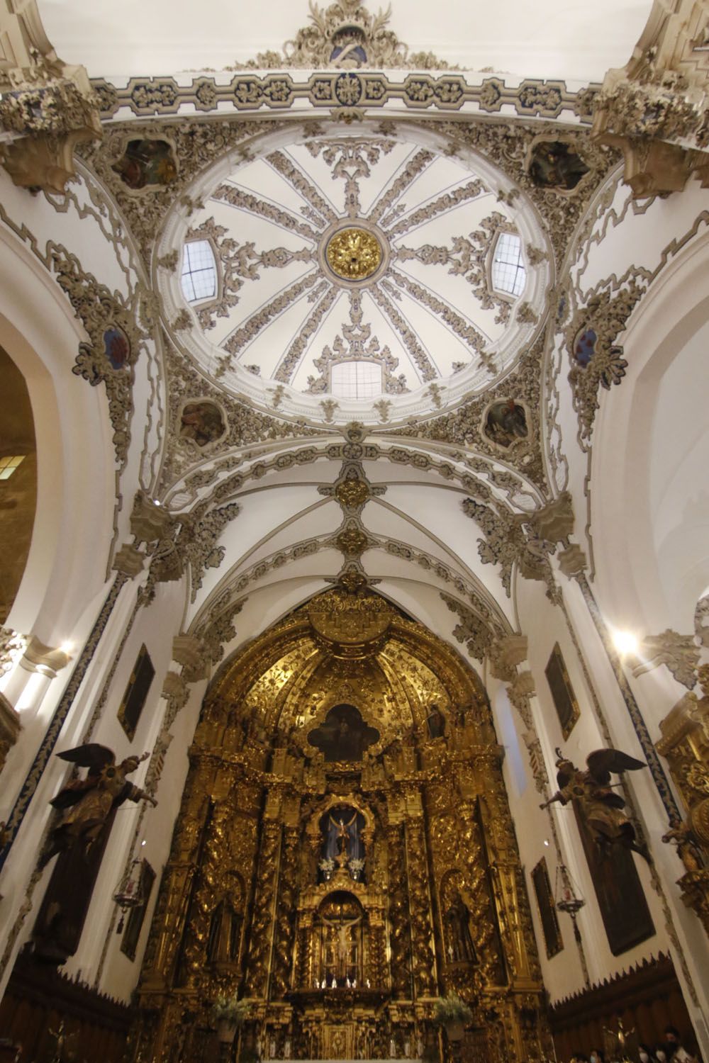 Y la luz se hizo en la iglesia de San Francisco