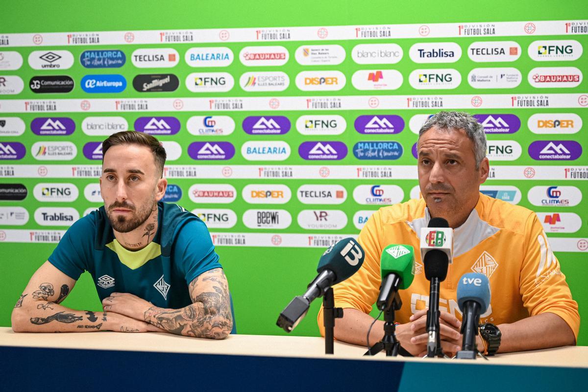 Mario Rivillos y Antonio Vadillo, durante la rueda de prensa en Son Moix.