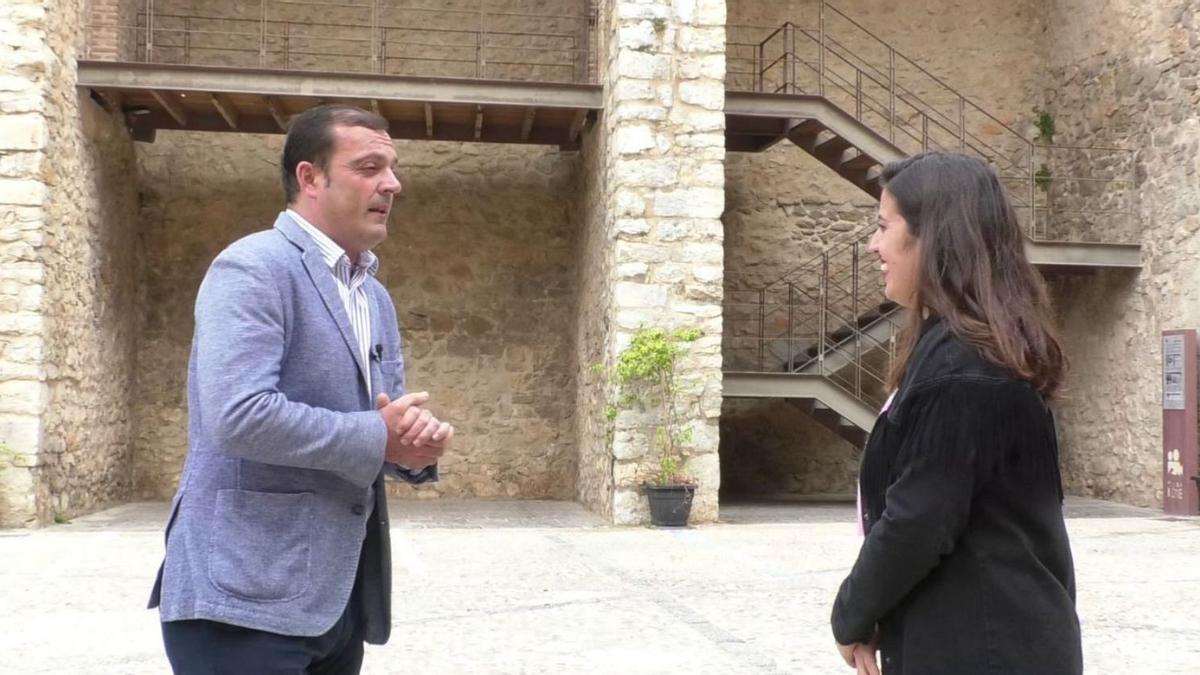 El alcalde de Peñíscola, Andrés Martínez, en la entrevista con Sandra Segarra del especial de ‘La Panderola’