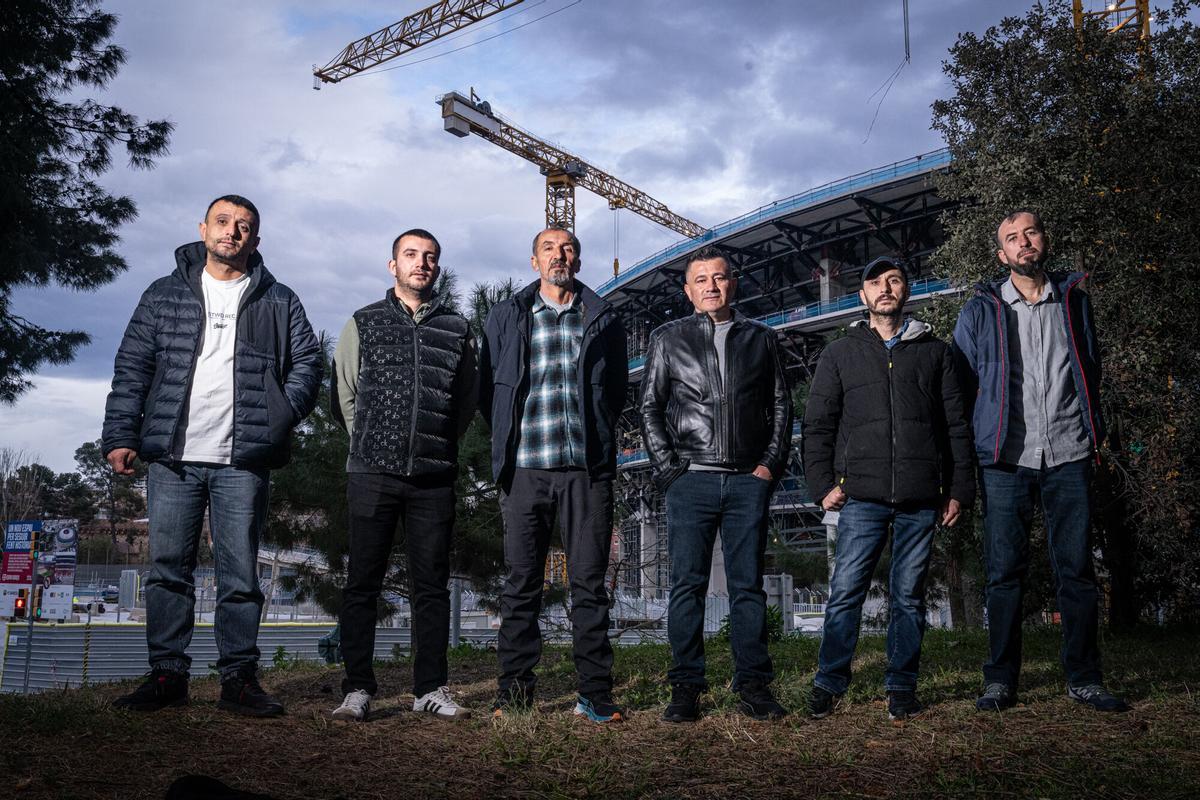 Diversos dels treballadors acomiadats del Camp Nou que demanaran la regularizació extraordinària anunciada pel Govern central.