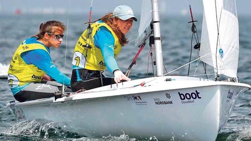 Paula Barceló y Silvia Mas aseguraron el título con su segundo puesto ayer en la Medal Race.