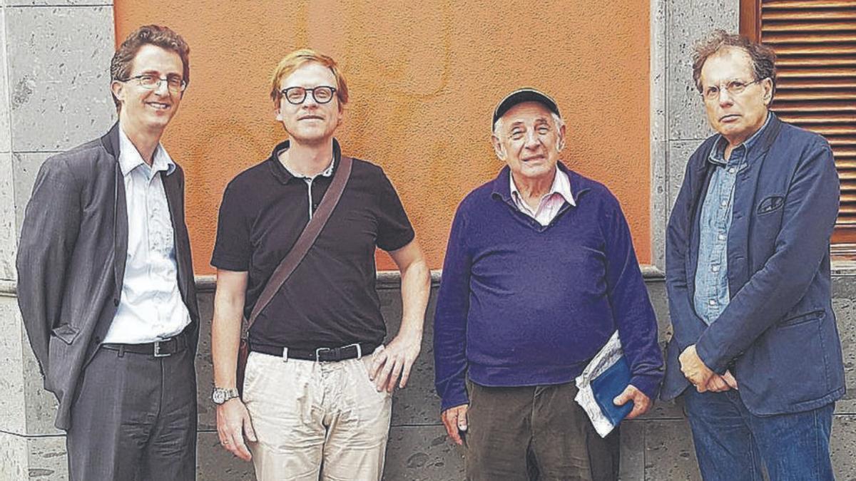 De izquierda a derecha, Arnulf Heidgger, Markus Gabriel, John Searle y Maurizio Ferraris, fotografiados en Las Palmas de Gran Canaria en el año 2018.