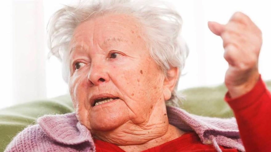 Nelly Fernández, en el salón de su casa.