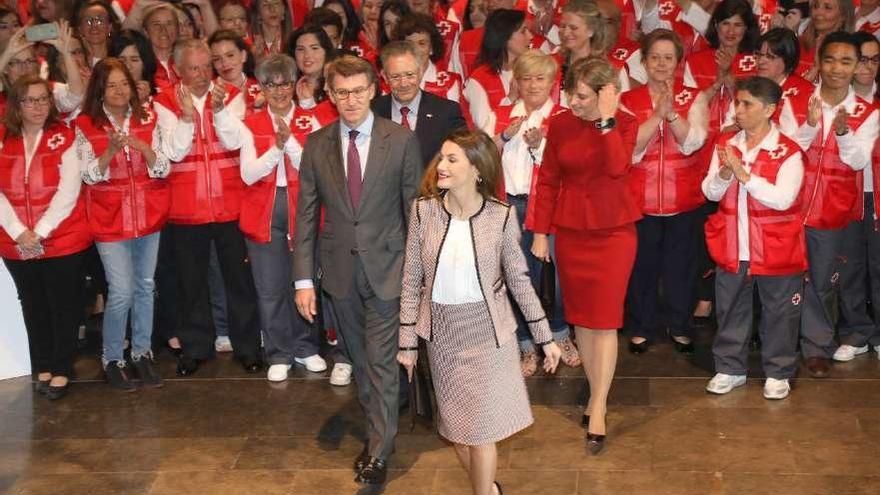 La Reina, el presidente de la Xunta, Alberto Núñez Feijóo, y la ministra Tejerina, en el acto de ayer. // X. Álvarez