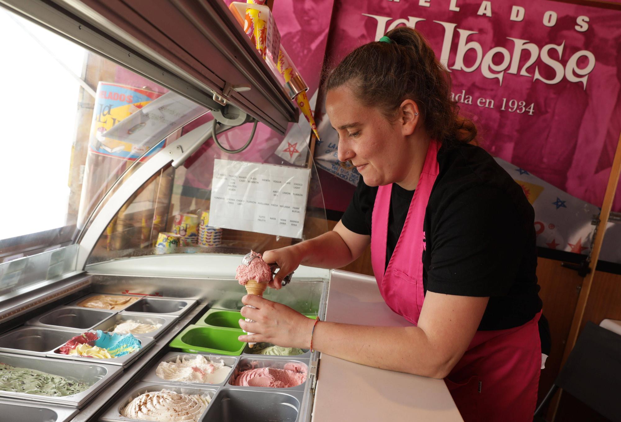 En imágenes: Las casetas de helados en Gijón ya están en verano