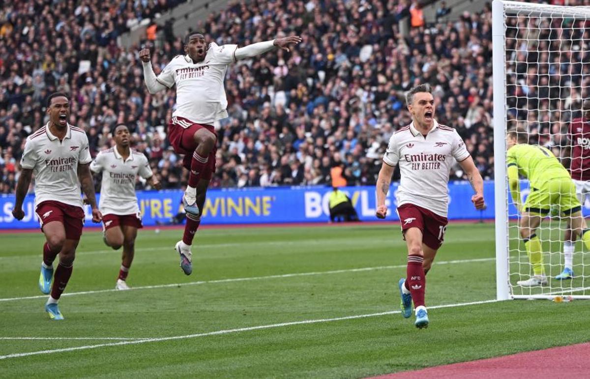 La victoria del Arsenal ante el West Ham lo mantiene en el liderato de la Premier League y depende de sí mismo para ganar el título
