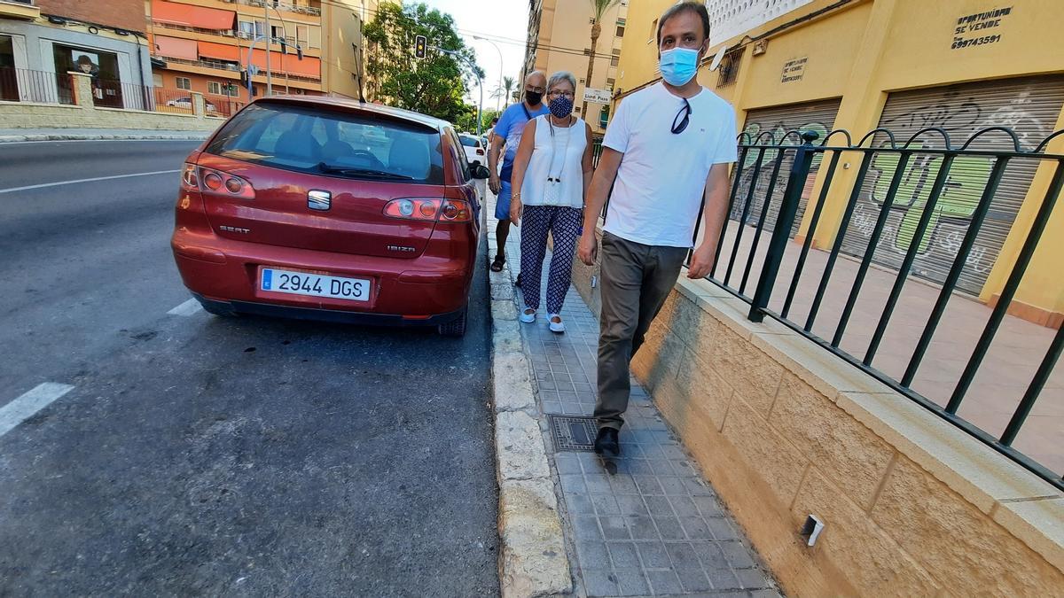 El portavoz de Compromís en su recorrido por el barrio de Princesa Mercedes