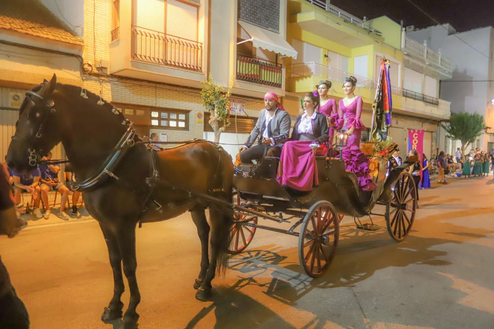 La Entrada Cristiana culmina una espectacular trilogía festera en Almoradí