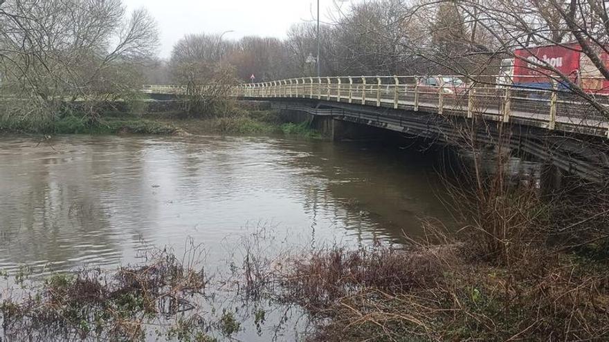 El Sar se desborda en Bertamiráns y a la crecida del Tambre y Gallo se unen la del Cambeda, Bermaña y Xundarama