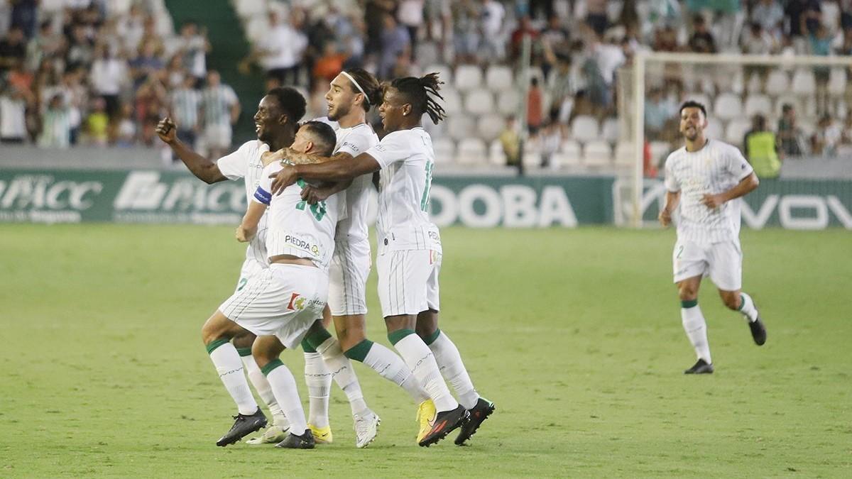 Diarra, Miguel De las Cuevas, Gudelj y Cedric festejan la última diana ante el Fuenlabrada.