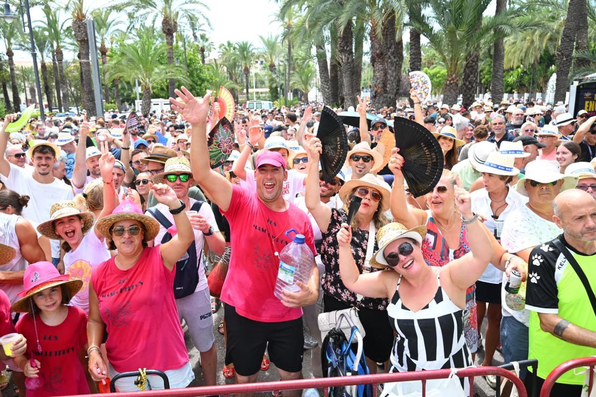 El Paseo de la Estación abarrotado tras el lanzamiento