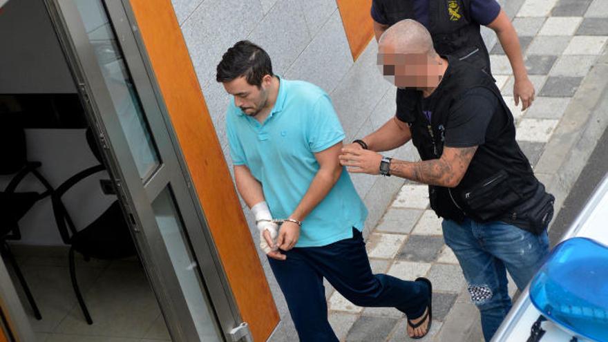 Piden prisión permanente revisable al acusado del triple asesinato de Guaza