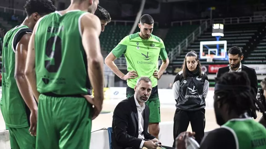 Jacinto Carbajal, nuevo entrenador del Cáceres, que tendrá a 'Chipi' Díaz de director deportivo