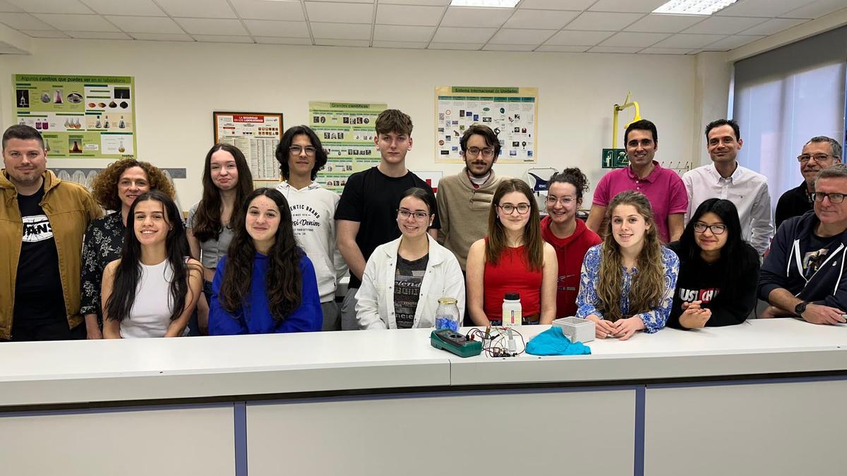 Los alumnos y profesores que han preparado la misión científica que se desarrollará en Zaragoza