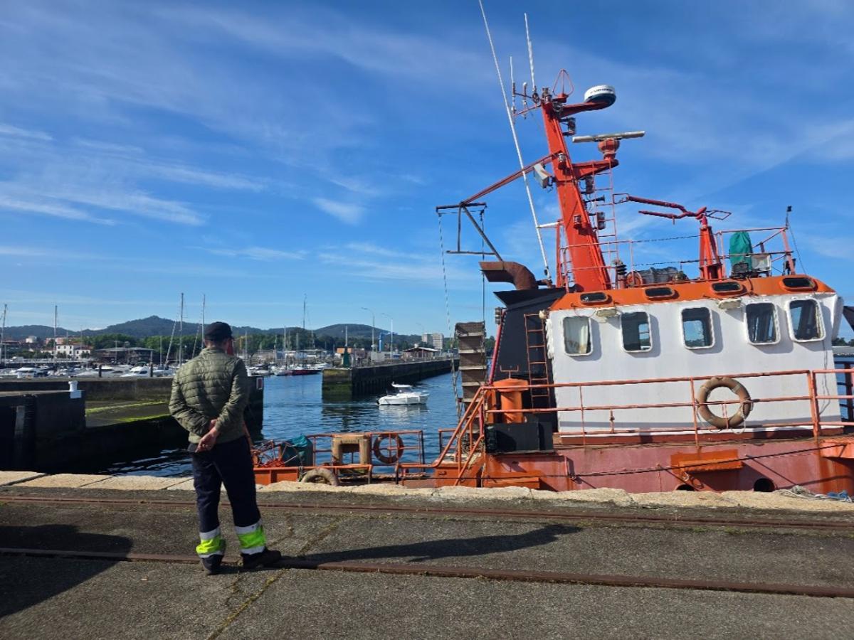El traslado del remolcador «Doctor Pintado», desde Vilagarcía hacia Moaña, se lleva a cabo desde esta mañana.