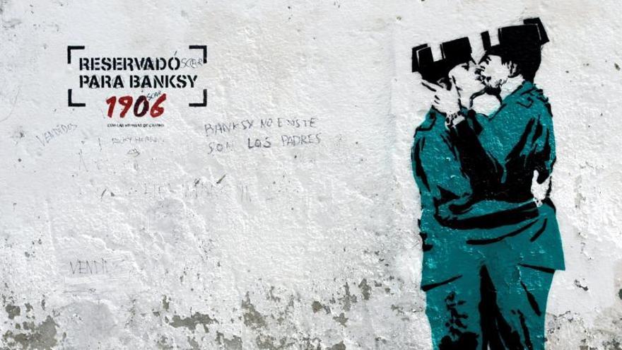 Aparece esta imagen en una pared de Ferrol.