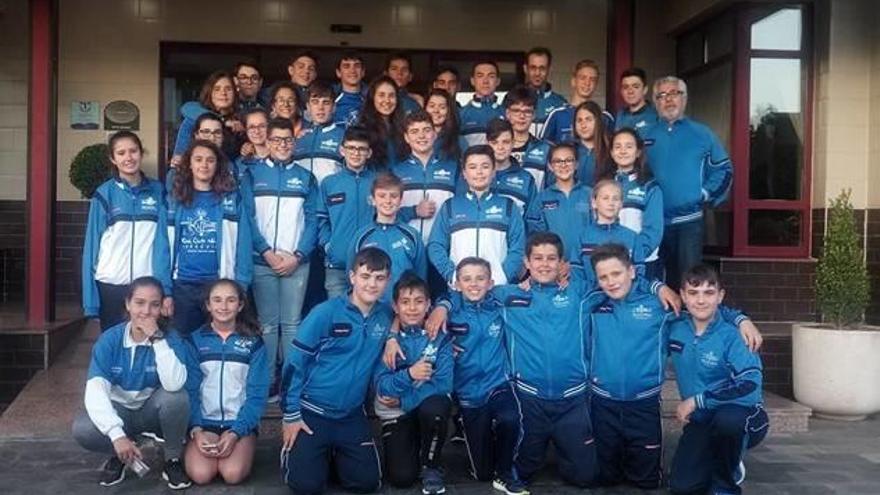 El equipo de remo del RCNT en Corvera (Asturias), el pasado fin de semana.