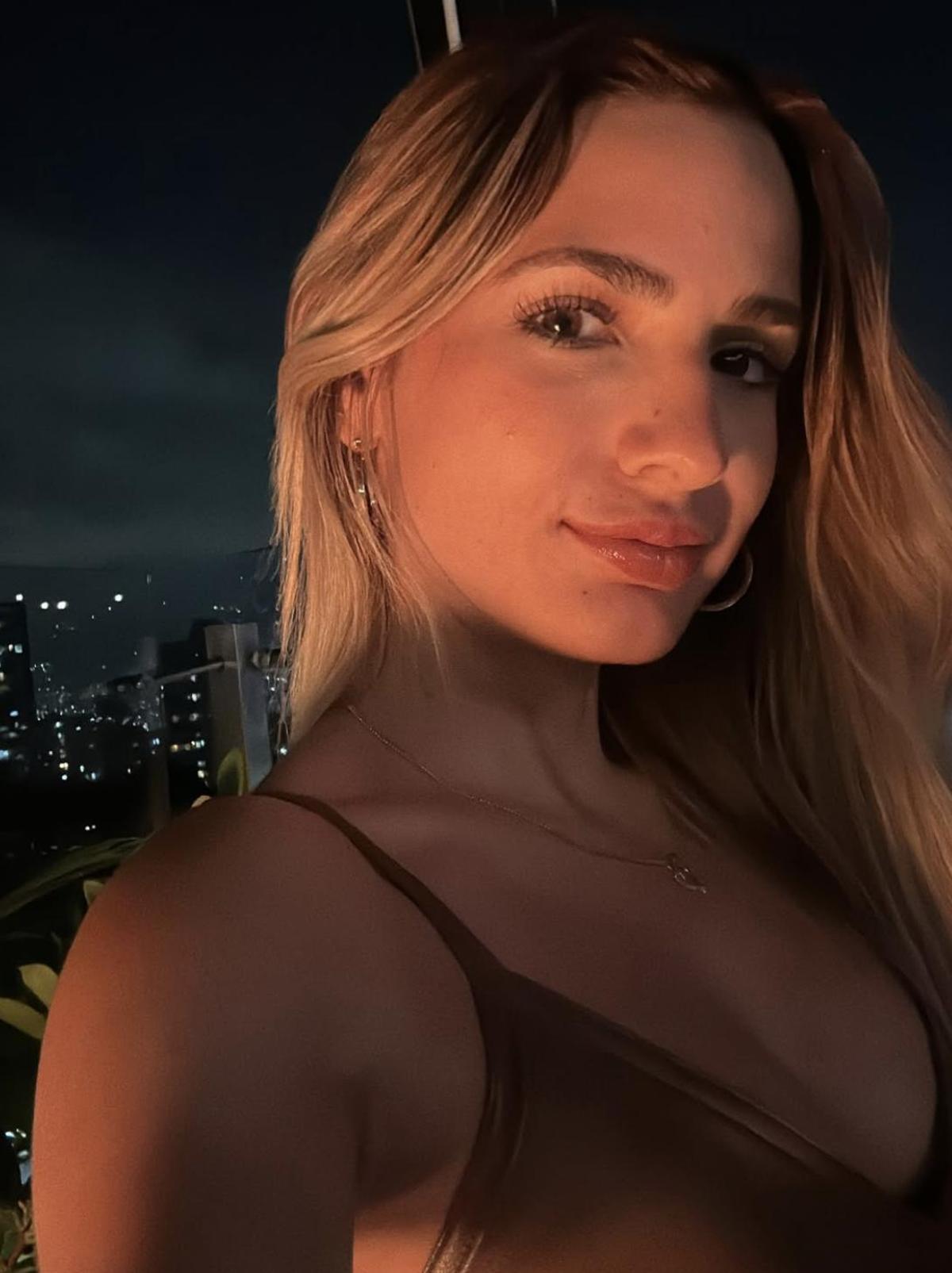 Carliz de la Cruz demandó a su expareja, Bad Bunny, por 40 millones de euros