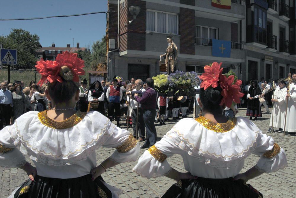 Procesión en honor de Nuestra Señora del Carmen en Pola de Siero