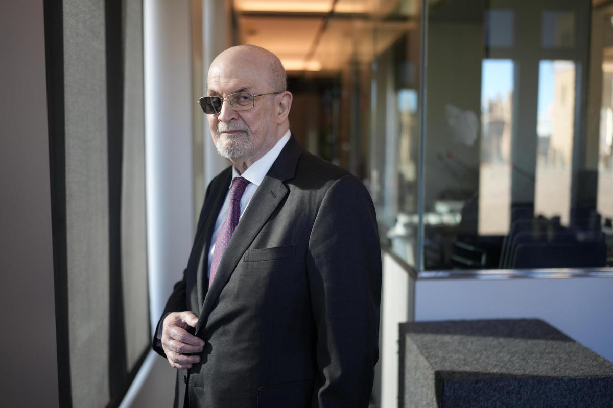 Salman Rushdie, fotografiado en Barcelona antes de la entrevista