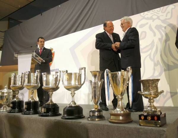 Entrega de las insignias de oro a los abonados veteranos del Real Zaragoza