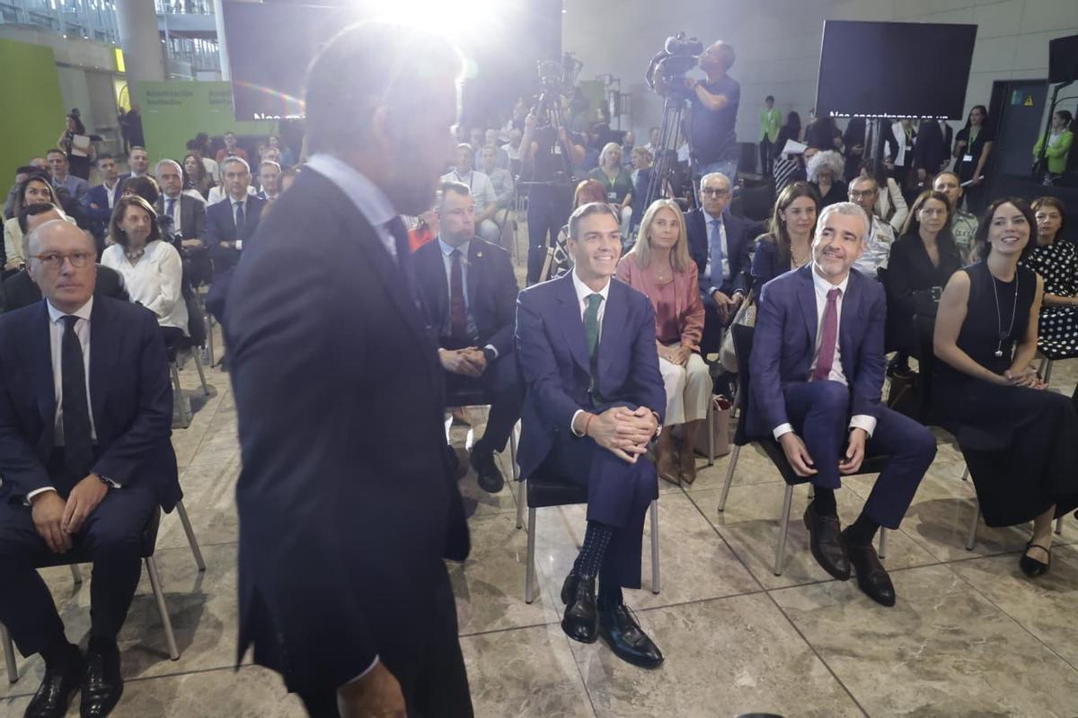Visita de Pedro Sánchez al aeropuerto de Alicante-Elche para anunciar la inversión en aeropuertos Visita de Pedro Sánchez al aeropuerto de Alicante-Elche para anunciar la inversión en aeropuertos