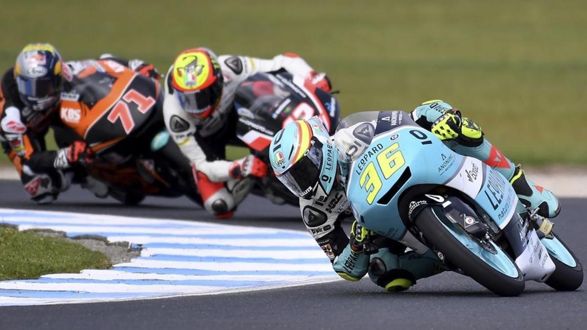 Joan Mir (Honda), liderando un grupito de pilotos en los últimos ensayos del GP de Australia.