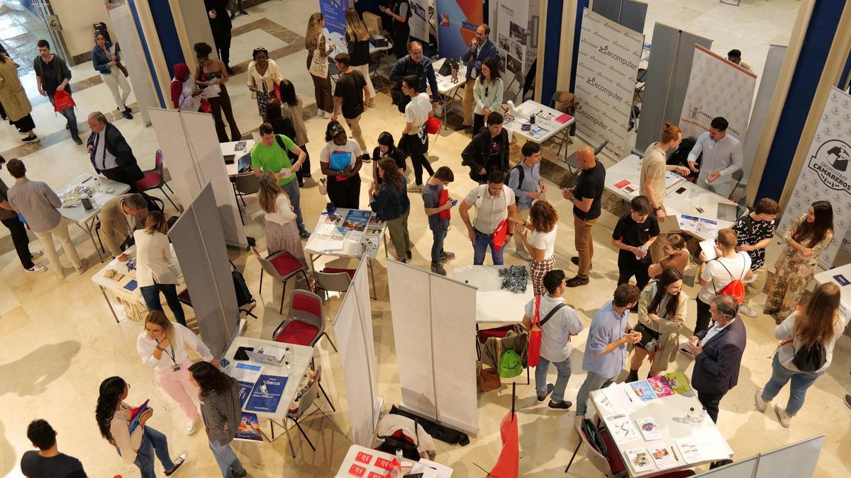 Los jóvenes podrán entrar en contacto con empresas de diversos sectores que demandan trabajadores.