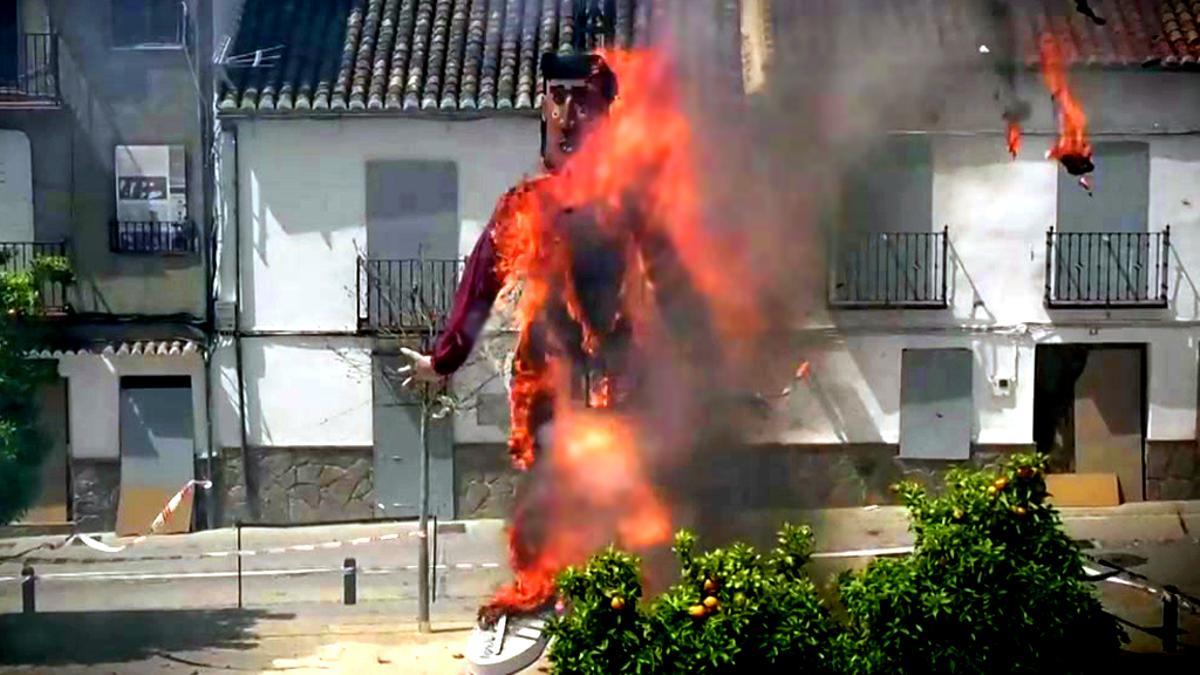 Imagen de archivo de la Quema del Judas de El Burgo