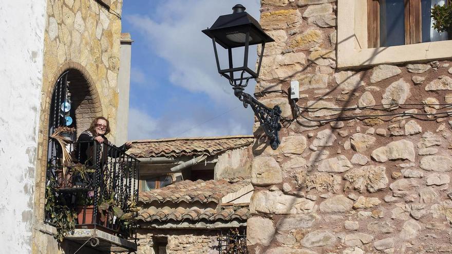 Un pueblo de Castellón ofrece gratis menús saludables y limpieza a domicilio para sus mayores