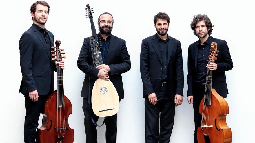 La agrupación La Spagna, especializada en la interpretación histórica con instrumentos originales, está compuesta por Jorge López-Escribano, Ramiro Morales, Pablo Garrido y Alejandro Marías.