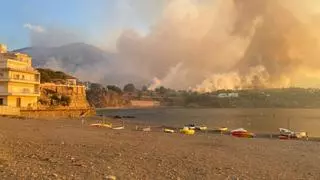 El fuerte viento impide que los aviones de los Bombers operen en el incendio de Portbou