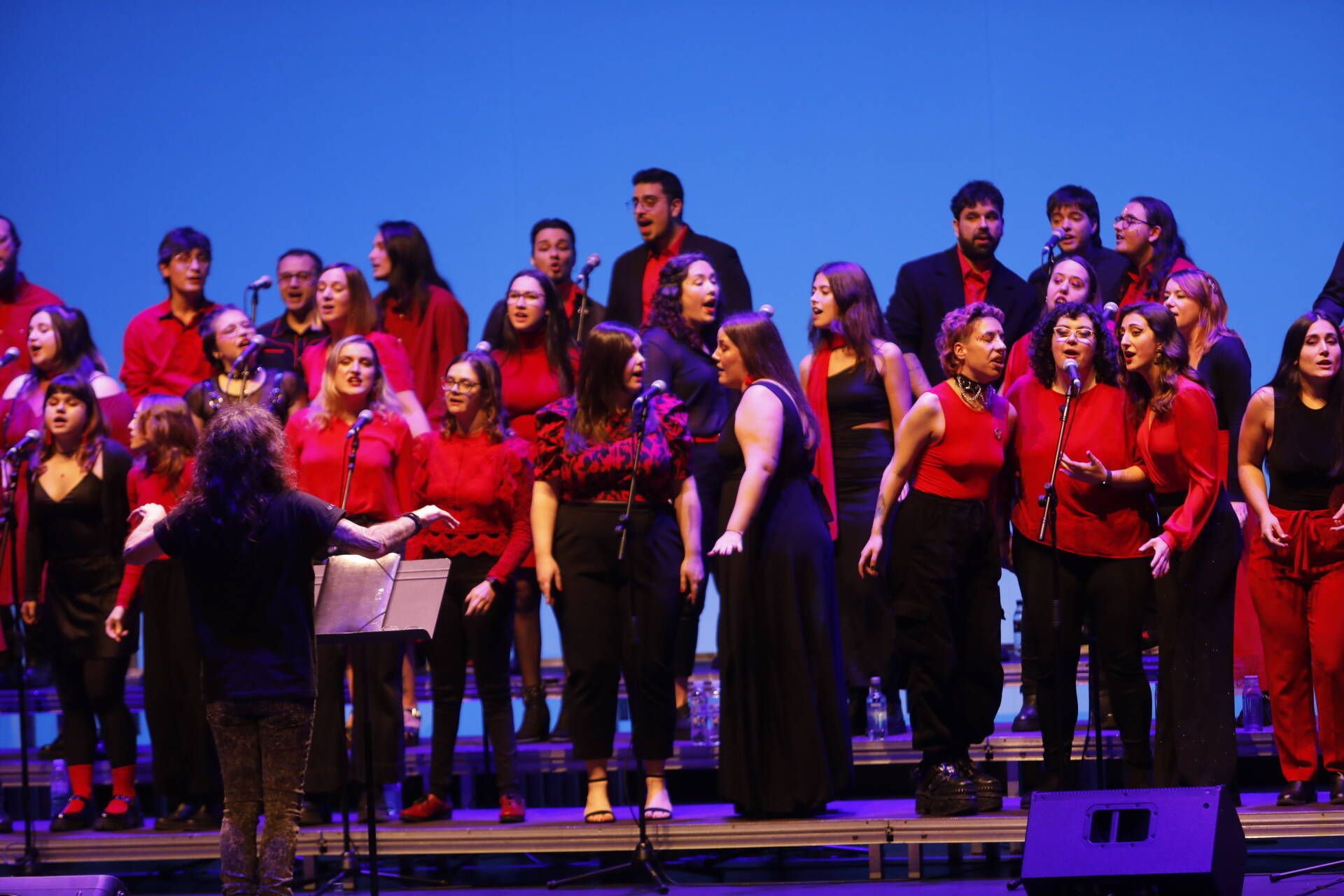 La actuación del Coro Joven de Gijón en el Jovellanos, en imágenes