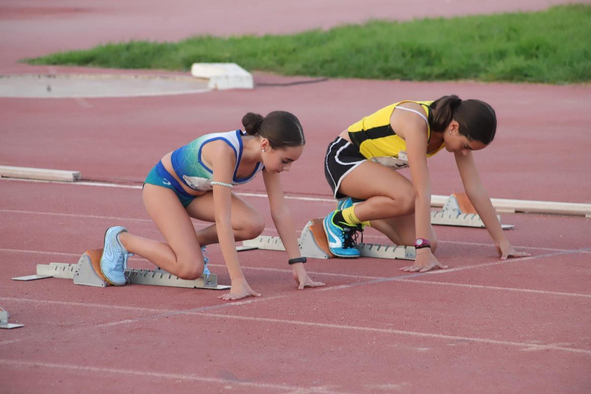 Dos atletas, en una competición de atletismo en El Fontanar.